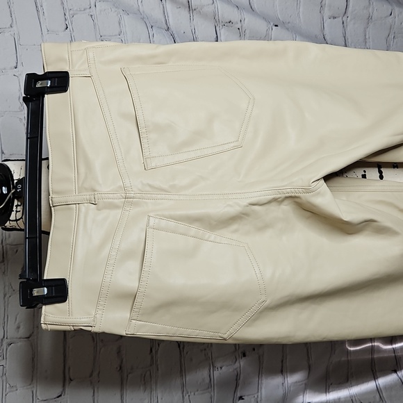 Abercrombie & Fitch The 90's Straight Ultra High Rise Vegan Leather Pants Sz 28 - Picture 4 of 5